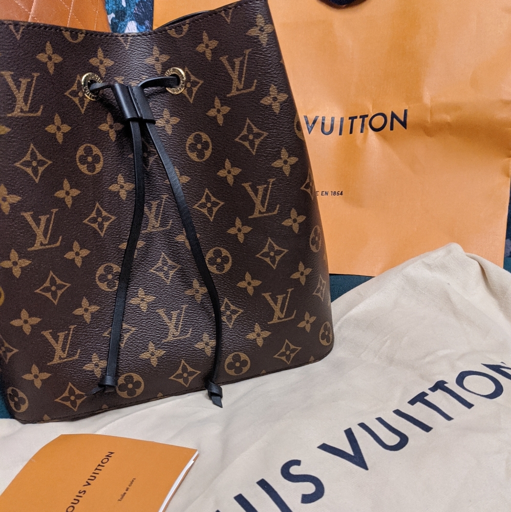 Louis Vuitton Neonoe Crossbody Bag Authentic
